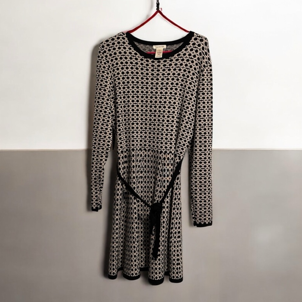 Elegant Black and Cream Patterned Dress
